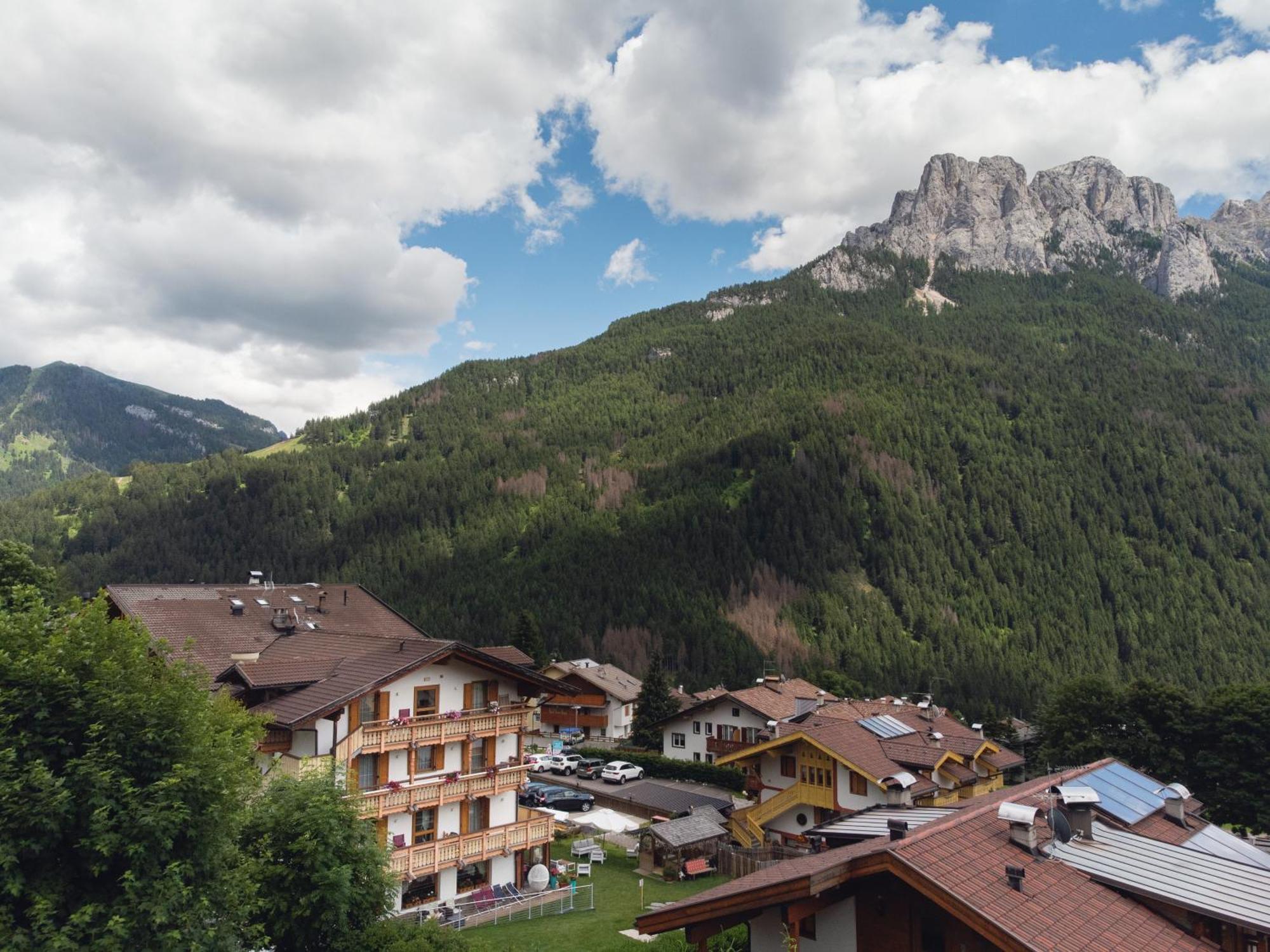 Berg Hotel Latemar Spitze วีโก ดี ฟาสซา ภายนอก รูปภาพ