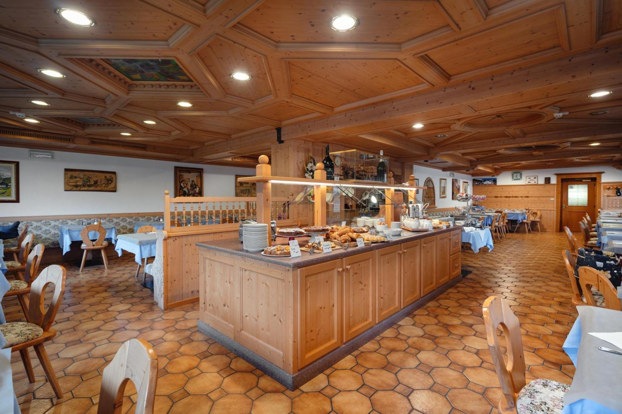 Berg Hotel Latemar Spitze วีโก ดี ฟาสซา ภายนอก รูปภาพ