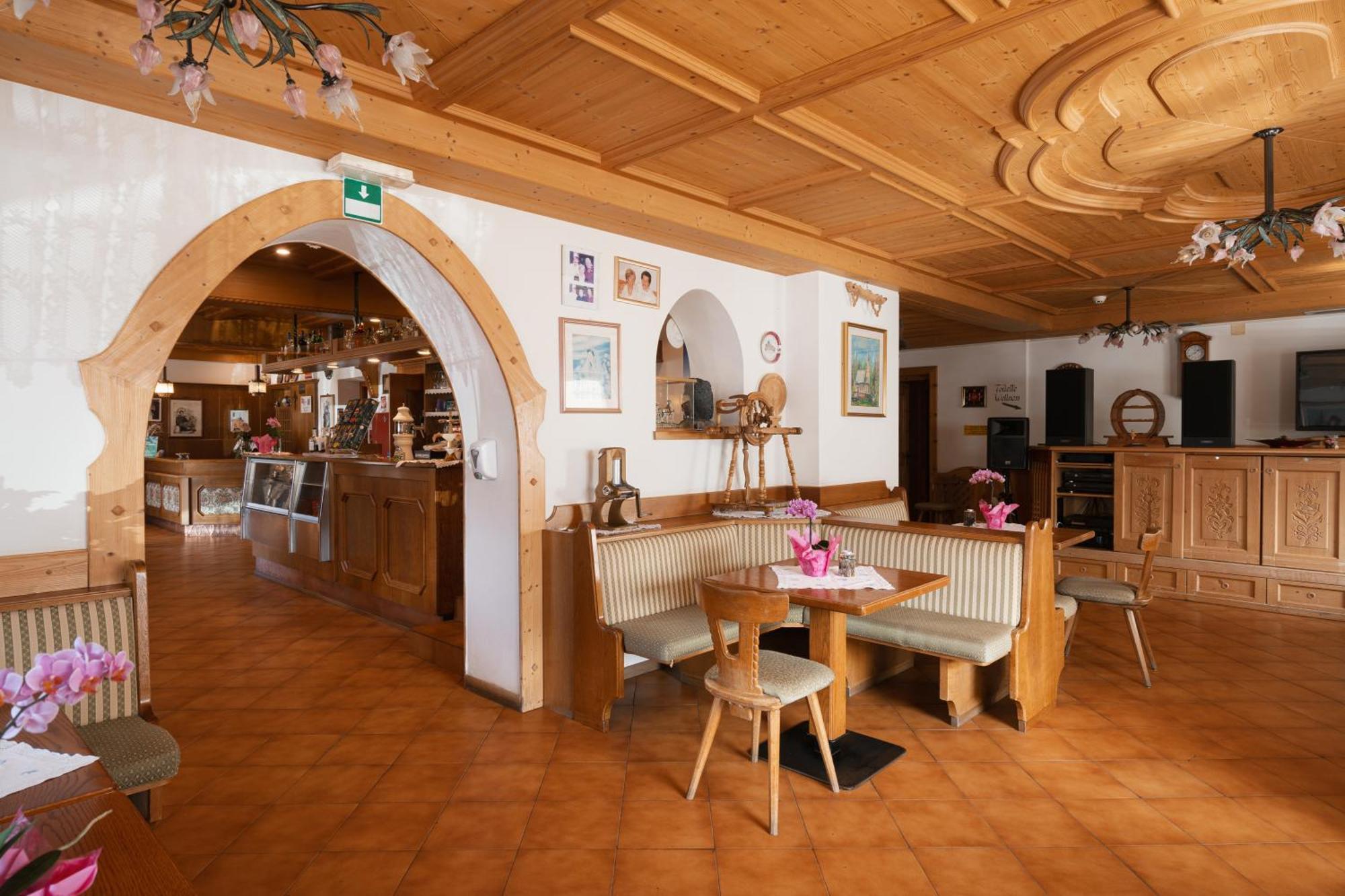 Berg Hotel Latemar Spitze วีโก ดี ฟาสซา ภายนอก รูปภาพ