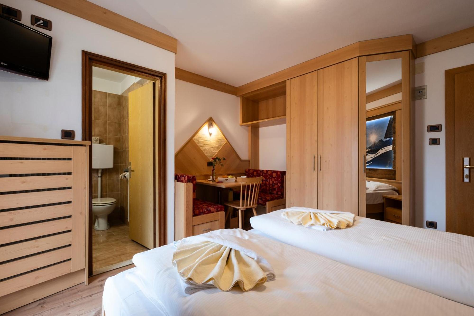 Berg Hotel Latemar Spitze วีโก ดี ฟาสซา ภายนอก รูปภาพ