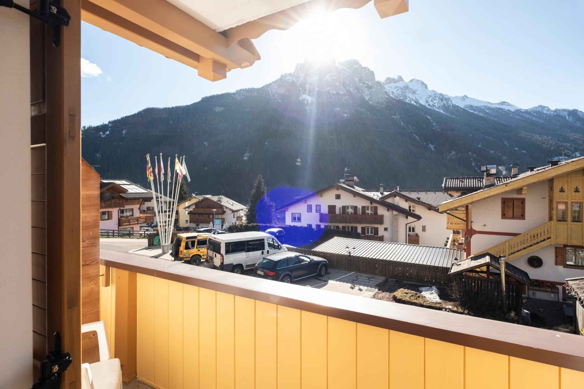Berg Hotel Latemar Spitze วีโก ดี ฟาสซา ภายนอก รูปภาพ