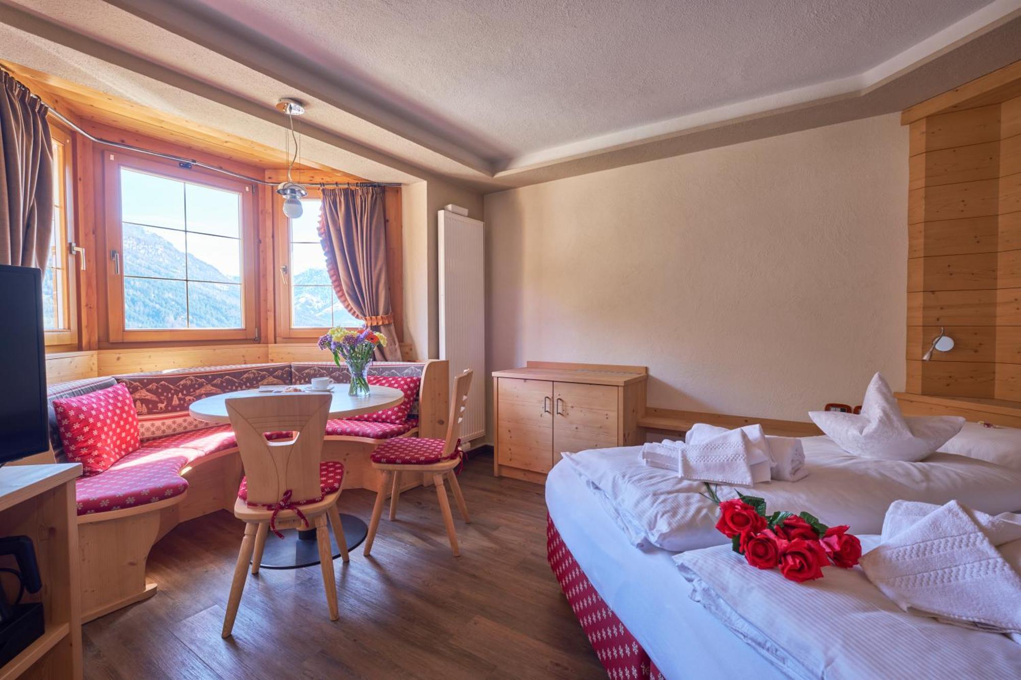 Berg Hotel Latemar Spitze วีโก ดี ฟาสซา ภายนอก รูปภาพ