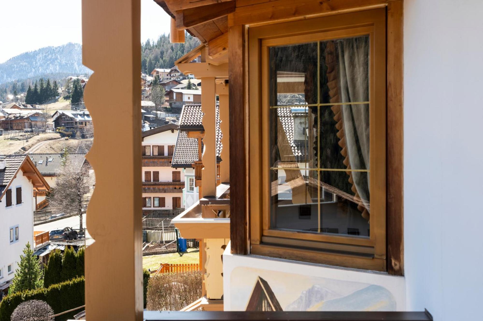 Berg Hotel Latemar Spitze วีโก ดี ฟาสซา ภายนอก รูปภาพ